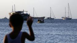 Kapal Layar Peserta Wonderful Sail Indonesia Berlabuh di Pulau Bawean