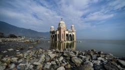 Foto Masjid Terapung Palu Sebelum dan Sesudah Diguncang Gempa