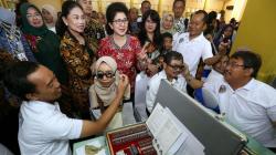 Menkes Tinjau Pemeriksaan Mata Gratis di Surabaya
