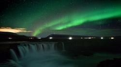 Melihat Keindahan Aurora Borealis di Islandia