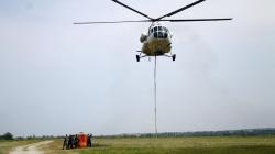 Heli MI-8 Lakukan Water Bombing Wilayah Terdampak Likuifaksi Sulteng
