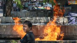 Pipa Gas Bocor Semburkan Api di Surabaya