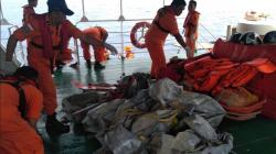 Basarnas Bawa Serpihan Pesawat dan Barang Milik Penumpang Lion Air