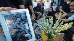  Jenazah Pendaki Tertimpa Batu di Gunung Cartenz Dimakamkan