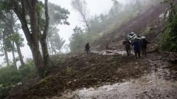 Tanah Longsor di Kabupaten Sukabumi, Akses Jalan Putus