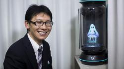 Jatuh Cinta, Pria di Jepang Menikah dengan Perempuan Hologram