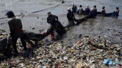 Pesisir Laut Bandar Lampung Dipenuhi Sampah