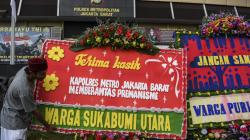 Polres Jakbar Banjir Karangan Bunga Dukungan Berantas Premanisme