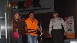 Jadi Tersangka, 2 Hakim PN Jaksel Pakai Rompi Tahanan KPK