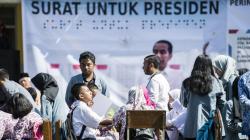 Anak-Anak Disabilitas di Bandung Kirim Surat Harapan kepada Jokowi