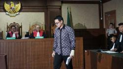 Ekspresi Zumi Zola Divonis 6 Tahun Penjara