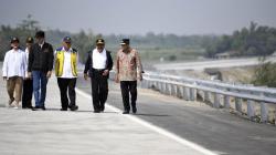Presiden Jokowi Resmikan Tujuh Ruas Jalan Tol Trans Jawa