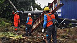 PLN Perbaiki Jaringan Listrik Pasca-Tsunami di Pandeglang 