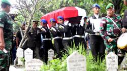 Letjen Herindra-Kabareskrim Beri Penghormatan Terakhir ke Letkol Dono