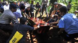5 Jenazah Tak Dikenal Korban Tsunami Selat Sunda Dimakamkan
