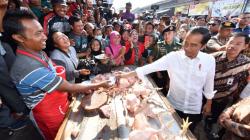 Blusukan ke Pasar Ngemplak, Presiden Jokowi Belanja Beras dan Ayam