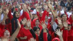 Jelang HUT ke-46, Ribuan Kader PDIP Merahkan Parade Akhir Pekan