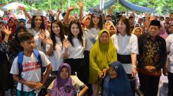 Momen Miss World dan Miss Indonesia Bertemu Korban Gempa Lombok