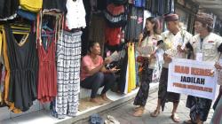 Relawan KPU Badung Sosialisasi Pemilu 2019 di Kawasan Wisata