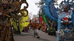 Ratusan Warga Solo Ikuti Kirab Haul ke-9 Gus Dur