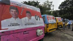 Angkot-Angkot di Serang Dihiasi Stiker Jokowi-Ma'ruf Amin