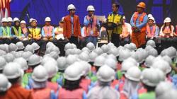 Presiden Jokowi Bagikan 16.000 Sertifikat Tenaga Kerja Konstruksi