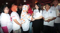 Liliana Tanoesoedibjo Serahkan Beras Murah untuk Warga Jakarta Selatan