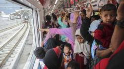 Hari Terakhir Tiket Gratis, MRT Jakarta Dipadati Ribuan Penumpang
