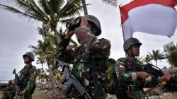 Melihat Pasukan TNI-Polri Patroli Jaga Wilayah Perbatasan NKRI