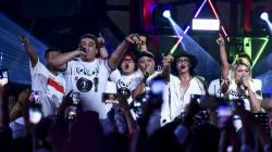 Penampilan Musisi Bandung 01 pada Konser Putih Adalah Kita