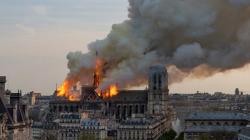 Foto-Foto Gereja Katedral Notre Dame Paris Hangus Dilalap Api
