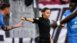 Inilah Stephanie Frappart, Wasit Perempuan Pertama Pimpin Laga Ligue 1