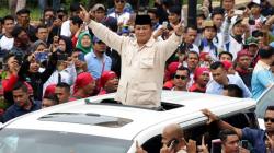 Ribuan Buruh Sambut Prabowo saat Hadiri Peringatan May Day di Senayan