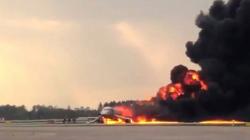 Pesawat Rusia Terbakar saat Mendarat Darurat, 41 Orang Tewas