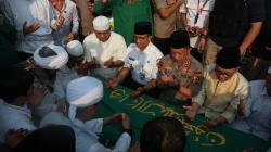 Jenazah Ustaz Arifin Ilham Tiba di Indonesia