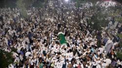 Ribuan Orang Hadiri Pemakaman Ustaz Arifin Ilham