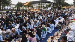 10.000 Warga Jabar Ikuti Buka Puasa Bersama On The Street 2019