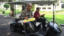 Jokowi Berikan Baju dan Modal Usaha untuk Korban Penjarahan Aksi 22 Mei