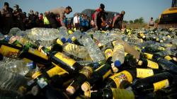 Kelabui Polisi, Penjual di Garut Simpan Miras di Tumpukan Sampah