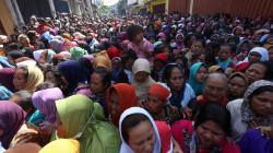 Pengusaha Tekstil Bagikan Zakat Mal kepada 2.000 Warga Surabaya