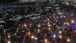 Ribuan Pemudik Padati Pelabuhan Merak