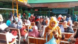 Suasana PPDB di SMP Negeri Jakarta, Ratusan Orangtua Antre sejak Subuh