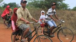 Semangat Pelajar Konawe Hari Pertama Masuk Sekolah Pascabanjir Bandang