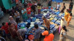 Bekasi Dilanda Kekeringan, BPBD Salurkan 5.000 Liter Air Bersih