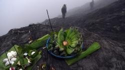 Perayaan Yadnya Kasada di Gunung Bromo Tertutup untuk Wisatawan 