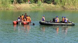 Jenazah Korban Pesawat Cessna Jatuh di Sungai Cimanuk Dievakuasi