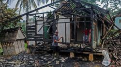 15 Rumah Adat Kasepuhan Pasir Eurih Banten Ludes Terbakar