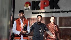 Jadi Tersangka Kaus Suap, Bupati Kudus Pakai Rompi Tahanan KPK