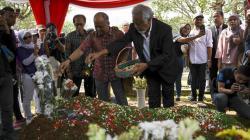 Xanana Gusmao Ziarah ke Makam BJ Habibie