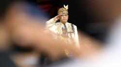 Budi Karya Pakai Baju Adat Bali saat Peringatan Hari Perhubungan Nasional